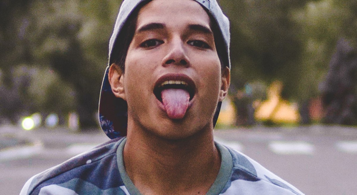 A man wearing a white hat stuck out his tongue